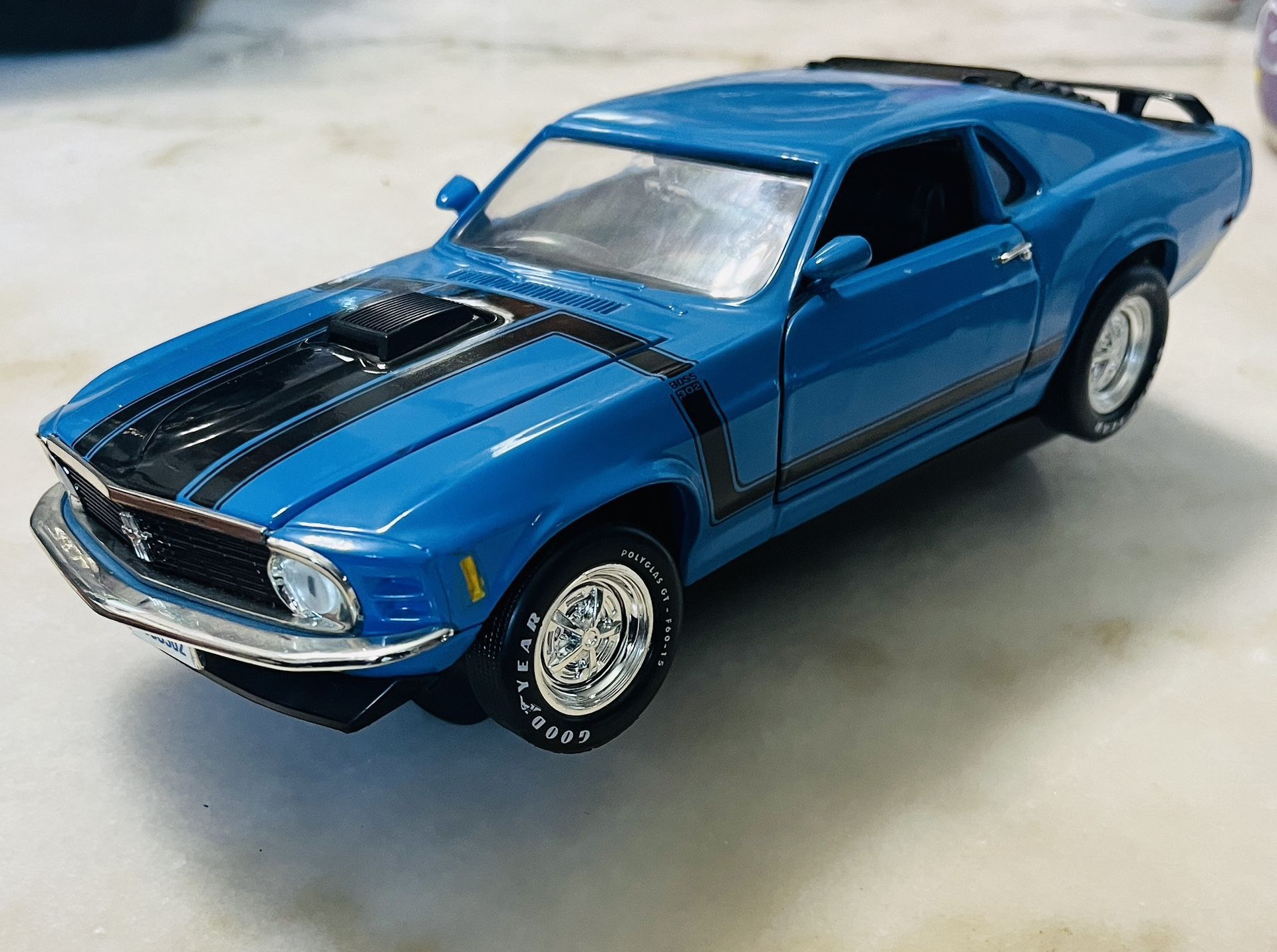1:18 Ertl Ford Mustang '70 Boss 302 w/ Shaker Hood blue