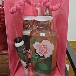 Bath And Body  Works Gift Bags  Set Full  Plus Extra  Body  Care 