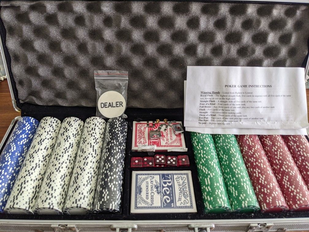 New Poker Chip Set W Cards & Dice