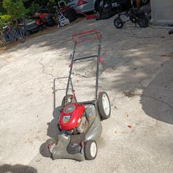 Craftsman Self-propelled Lawnmower 