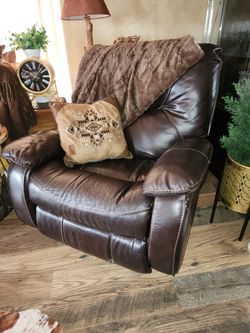 Brown Leather Recliner.EXTREMELY COMFORTABLE
