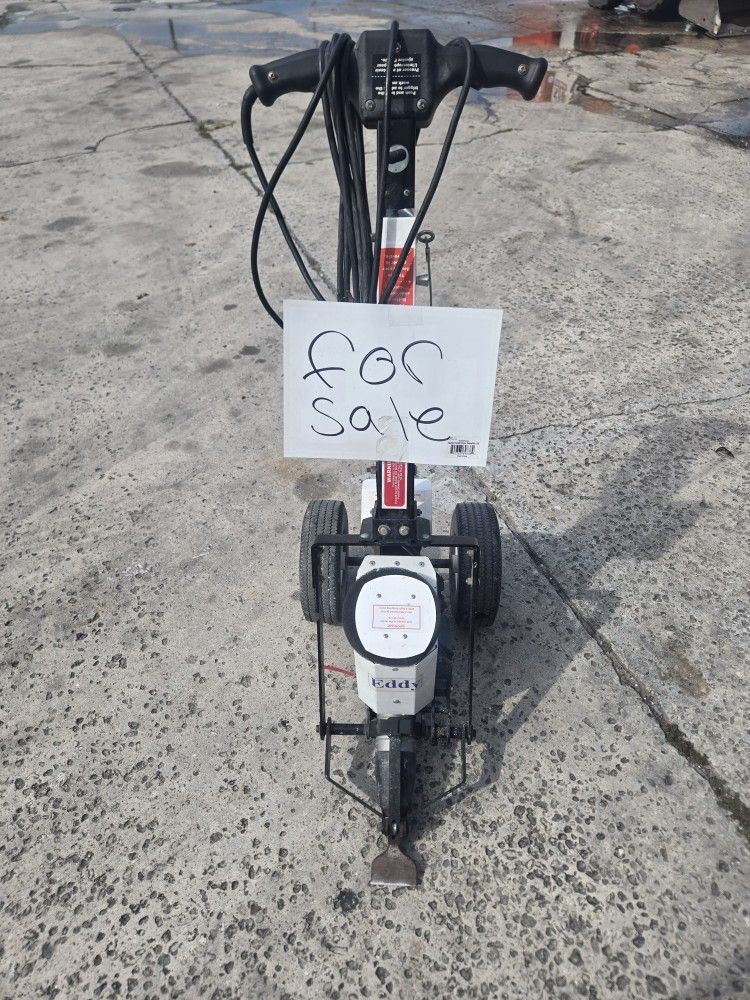 Tile Remover And Chipping Hammer With Adjustable Head With A Push Of A Button With 4 Bits OBO