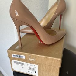 Christian LouBoutin Red Bottoms size 9