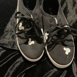 NWOT Size 7 Women’s Soul Mates Sneakers