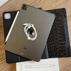 iPad Pro 11” (M1 chip / 2021 model) 3rd Generation 128GB with keyboard case,  pen & Accessories 