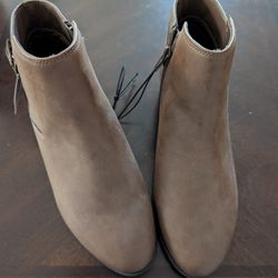 St Johns Bay Women's Rider Stacked Heel Booties (Chocolate)