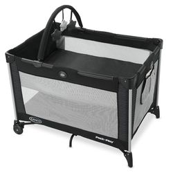 Pack N Play Graco With Bassinet and Toy Bar