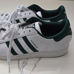 Adidas Size 11 Mens Low Top GREEN/ WHITE. Like New