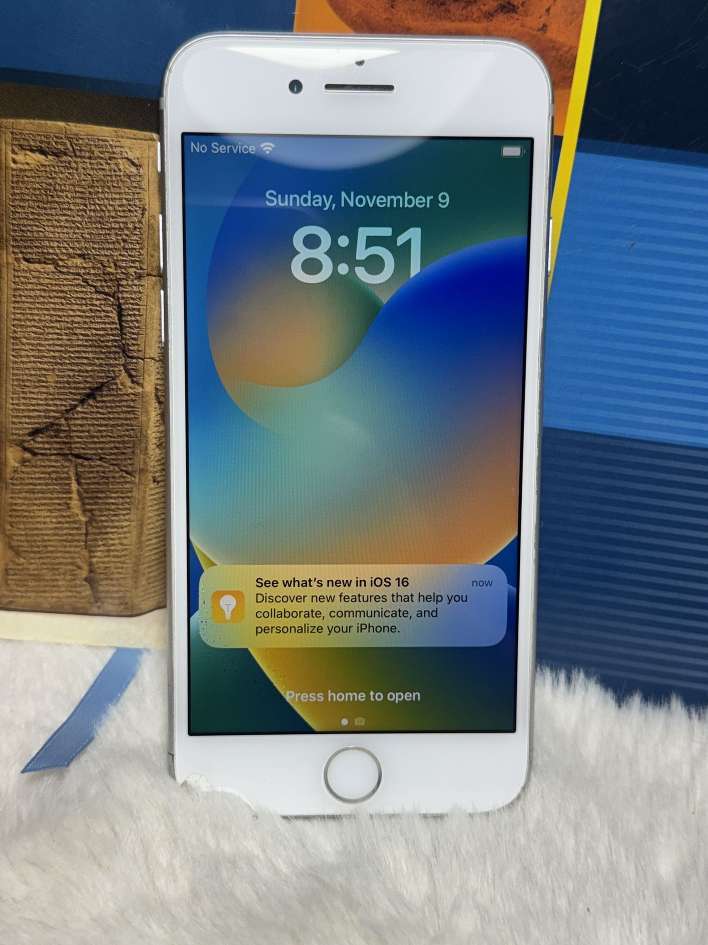 Apple iPhone 8 64gb. Unlocked (fair) read