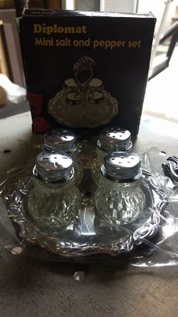 Salt and pepper set