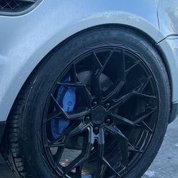 22inch SF10 Gloss black rims ( 5x120 )
