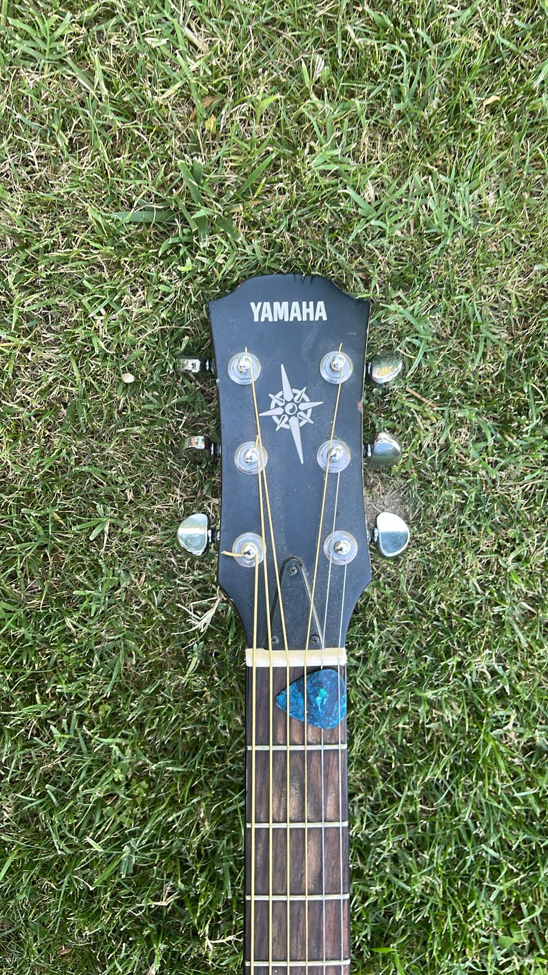 YAMAHA Gutiar