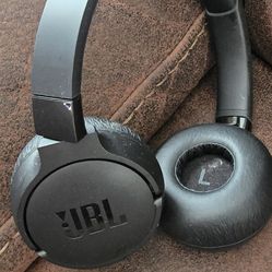 J BL EARPHONES  NEW NO BOX