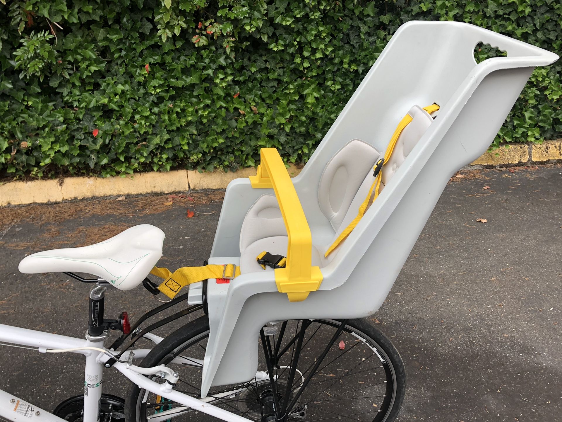Limo Copilot Child Bike Seat for Sale in Seattle, WA OfferUp