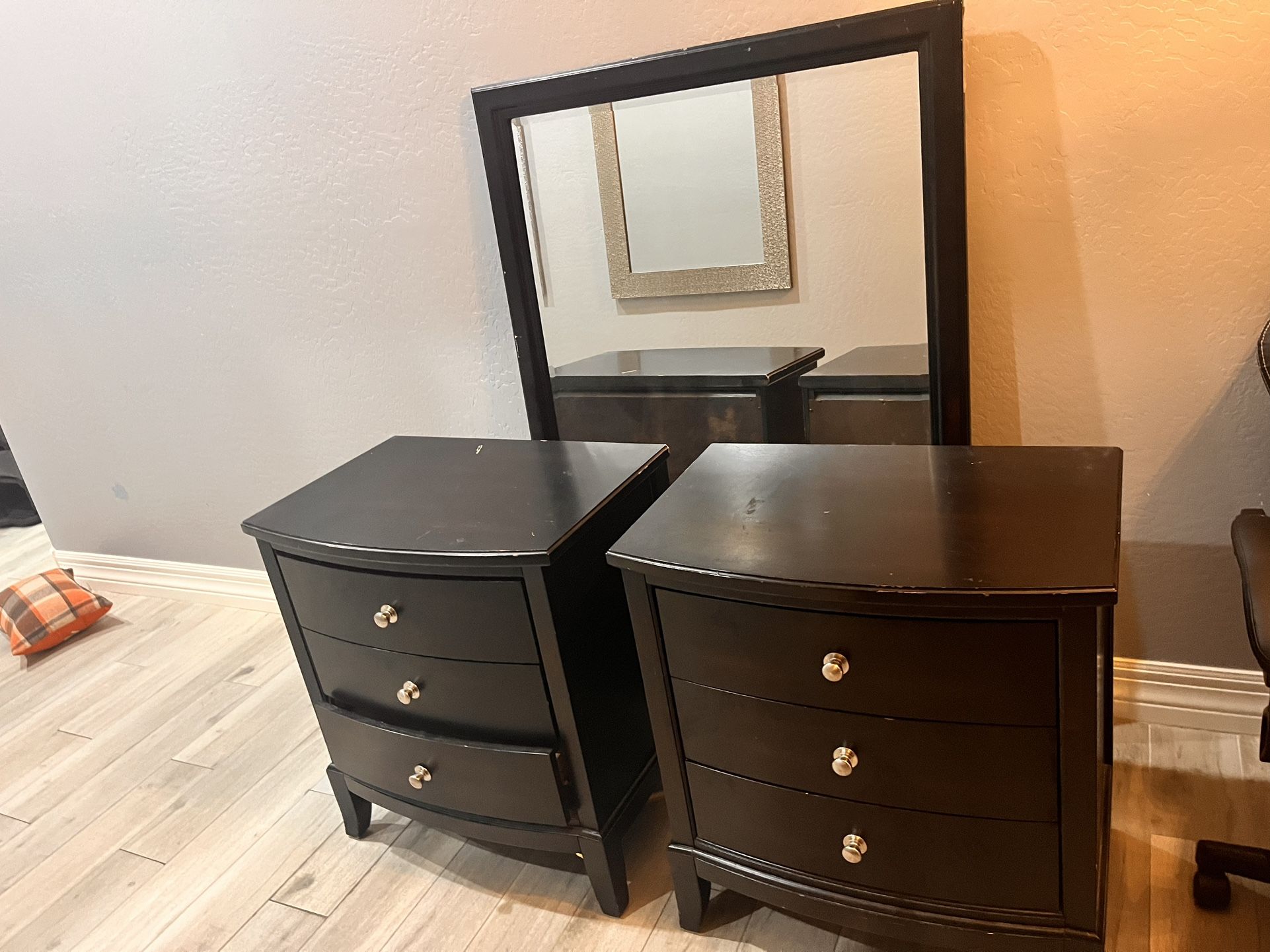 XL Nights Stands & Mirror