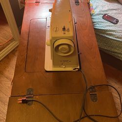 Singer Stylist 513 Sewing Machine with Cabinet