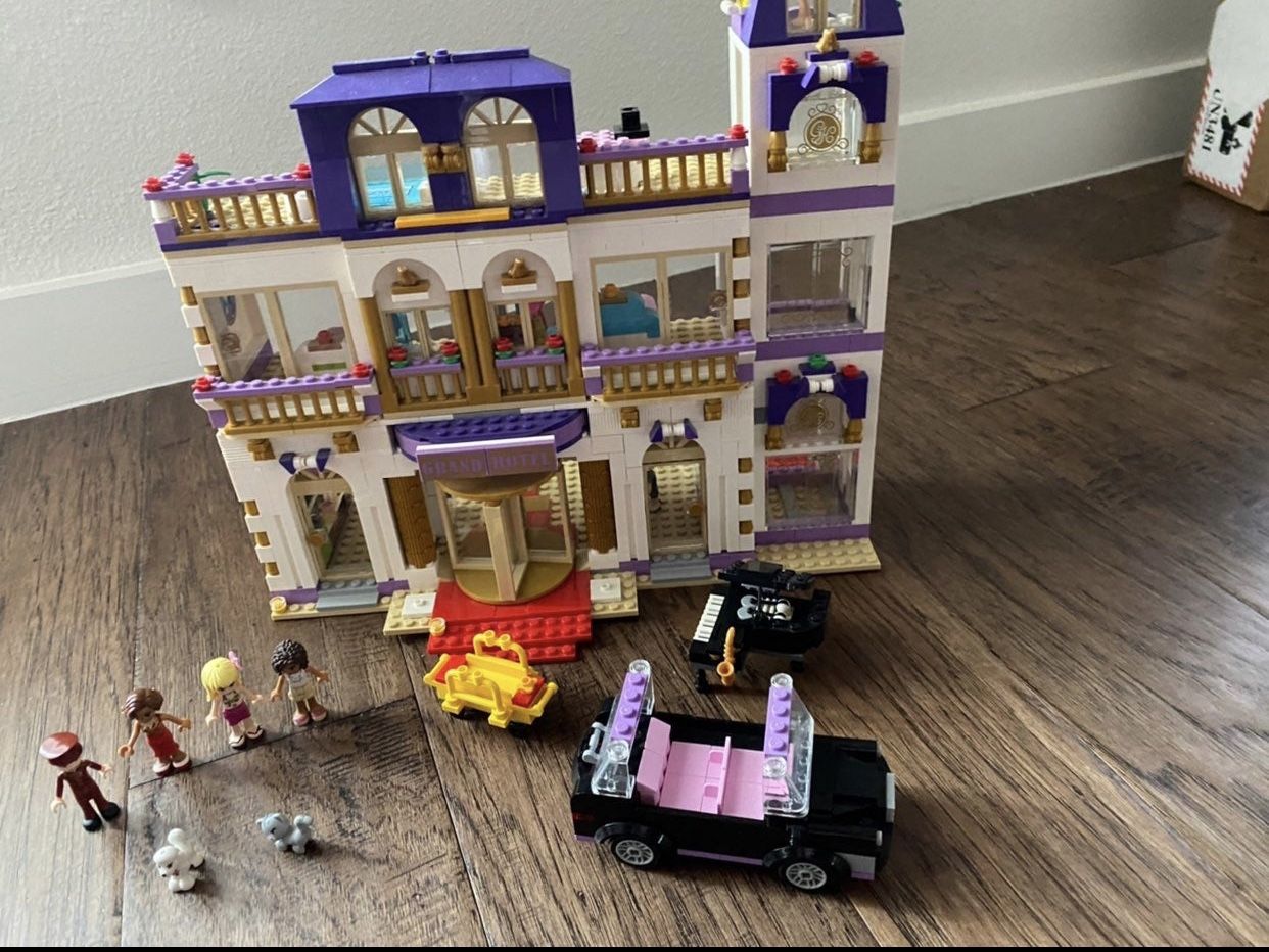 Legos Friends 41101 Grand Hotel. With The Box