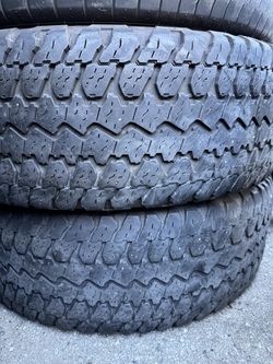 (2) 265/70R17 PAIR OF USED TIRES GOOD YEAR 70% LIFE !!