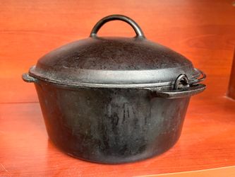 Unmarked Wagner Cast Iron Dutch Oven
