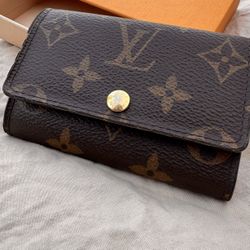 Louis Vuitton 6 Key Ring Holder