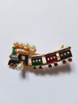 Pearl Steam Train Pin/Brooch