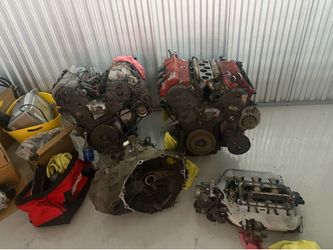 2 engines Honda and Acura in good condition the model in the pic