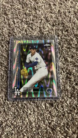 Topps Chrome 2025 Roki Sasaki RC Raywave Refractor
