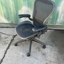 Herman Miller Aeron Medium $300 basic 