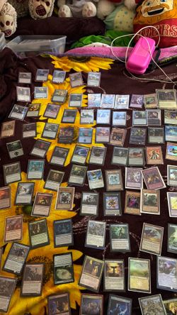 Random trading cards ( Magical , Yu-Gi-Oh)