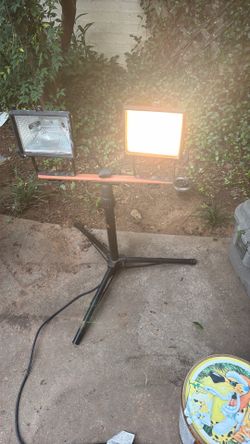 Tripod Worklight,needs 1 Bulb. S.W.Arl