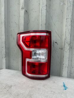 FORD F150 F-150 ( 2018 2019 2020 ) TAIL LIGHT TAIL LAMP TAILLIGHT LEFT DRIVER SIDE LH USED ORIGINAL OEM