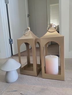 Gold Metal Candle Lanterns & Decorations