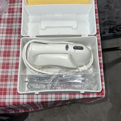 Hamilton Beach Silex 5 Hand Mixer With Six Speed Boost Case And Six Mixing Tools. Needs a good cleaning 