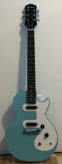 Turquoise Electric Guitar + Cord