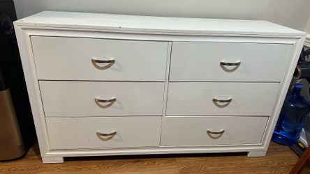 White bedroom furniture set - READ DESCRIPTION