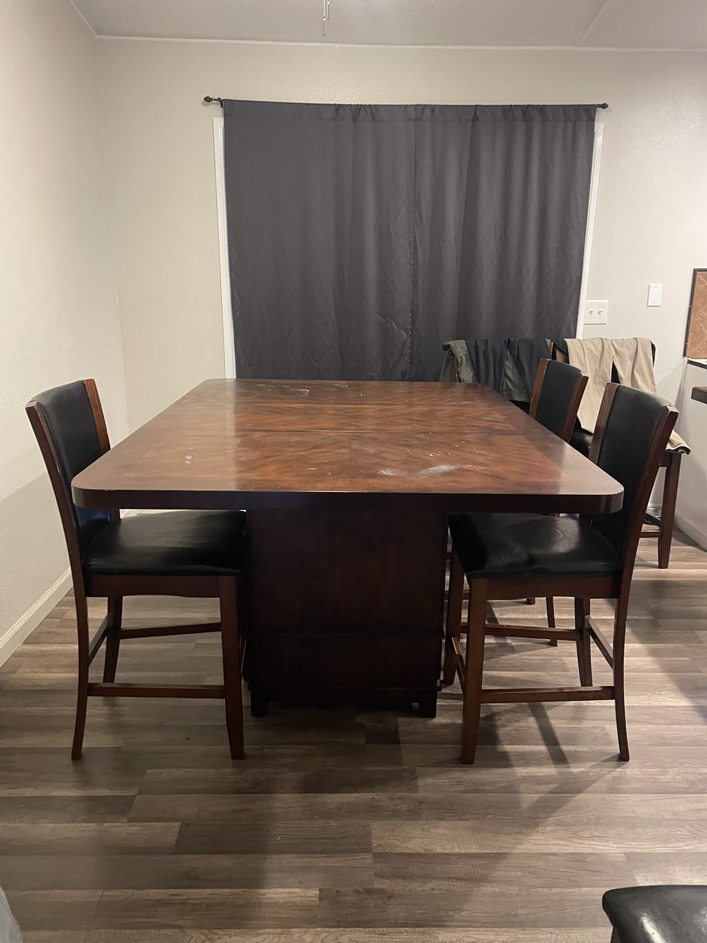 Dining Table w/6 Chairs