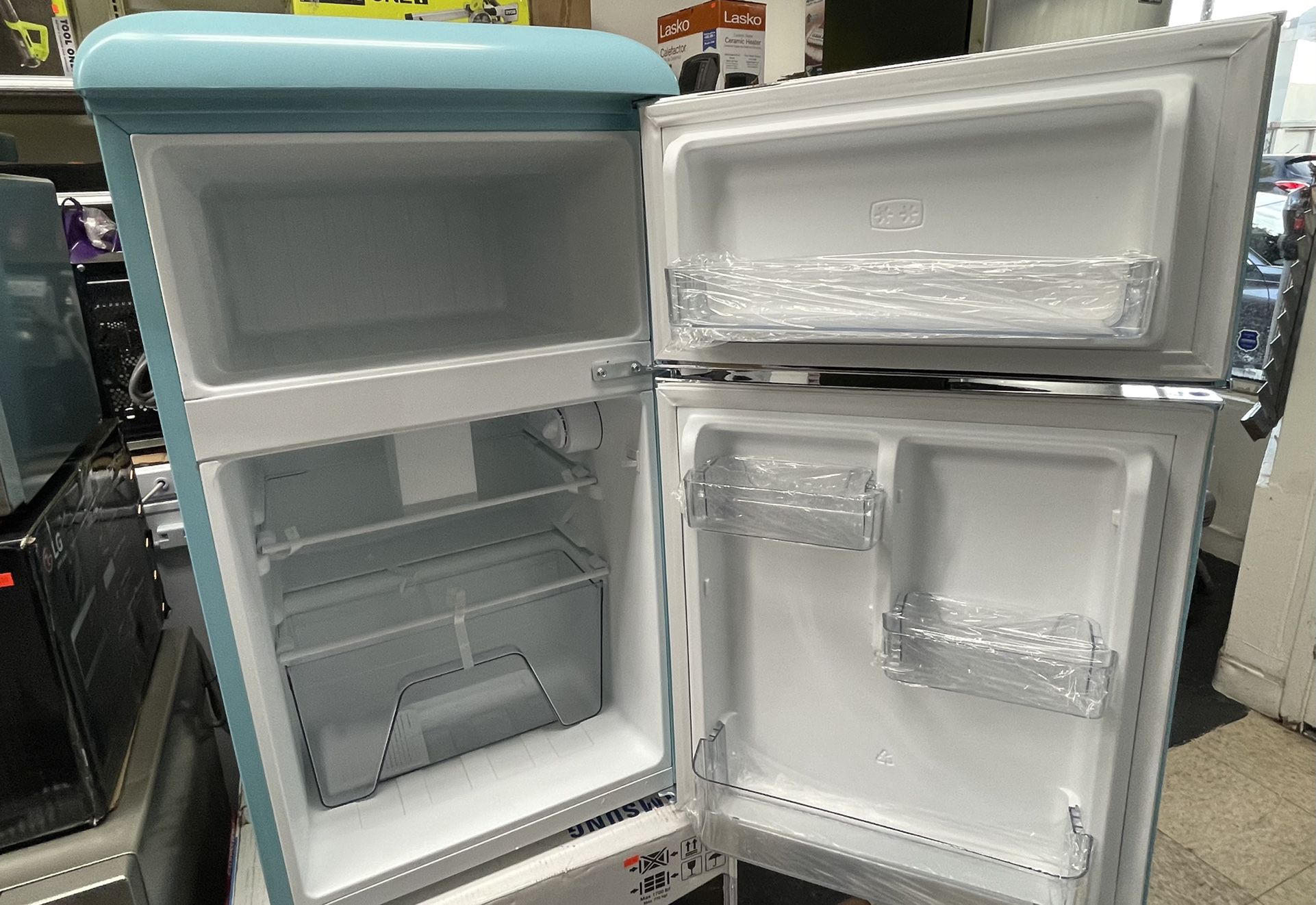 10 Cu Ft Galanz Retro Refrigerator for Sale in Riverside County, CA -  OfferUp