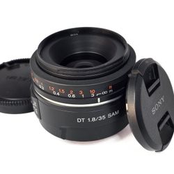 MINT Sony DT f/1.8 35mm SAM AF Wide Angle Lens for Sony A-Mount w/ caps