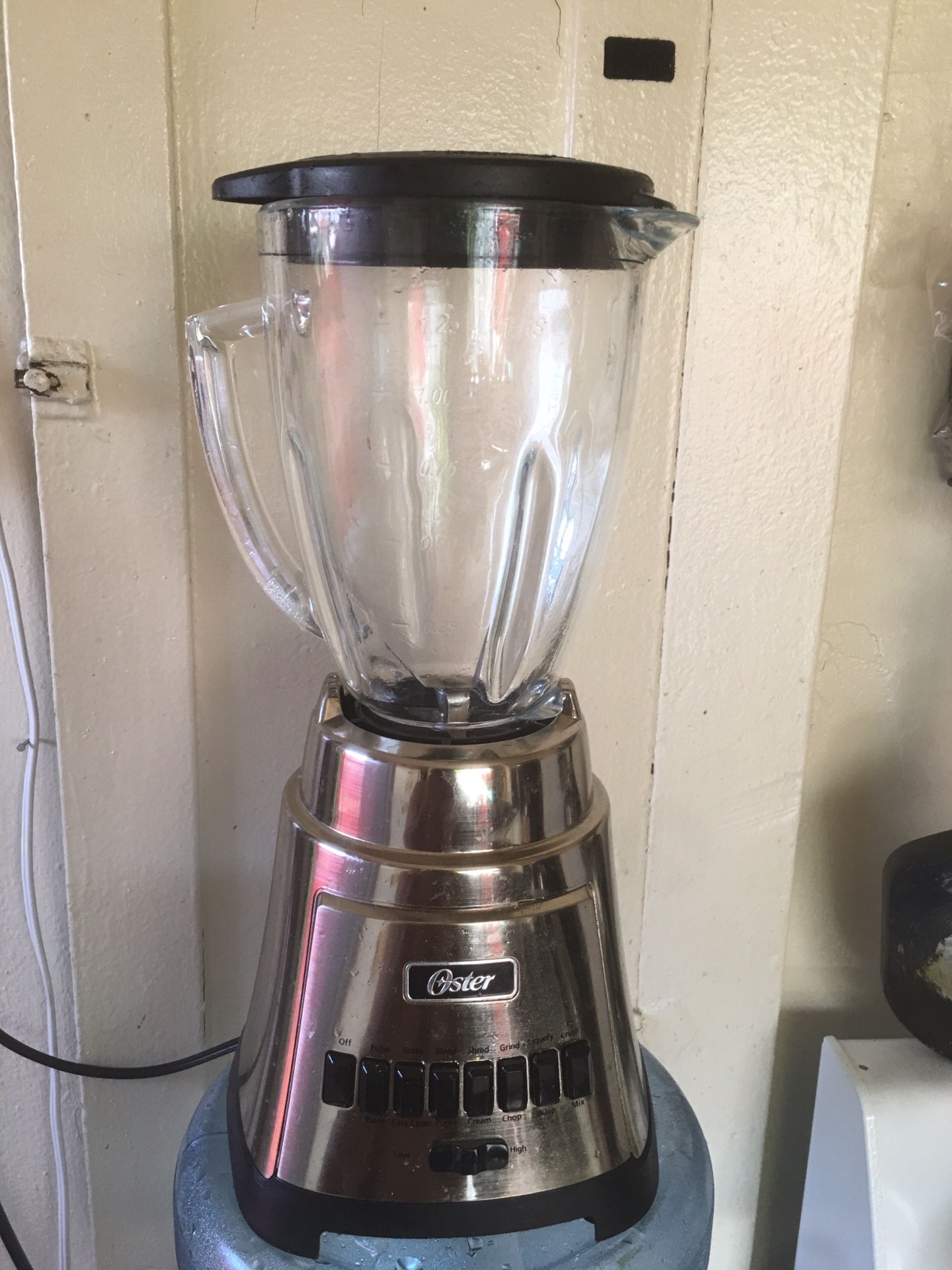 Oster blender $20.00 must pick up today