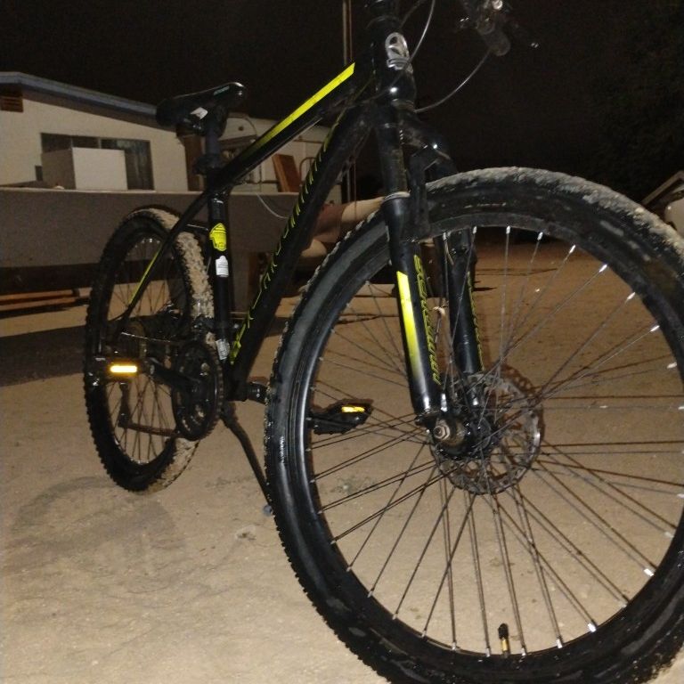 Schwinn Sidewinder 21 Speed Mountain Bike for Sale in Victorville