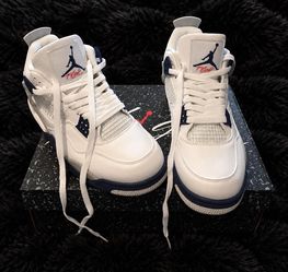 New Air Jordan Retro 4 Size 9.5 Men