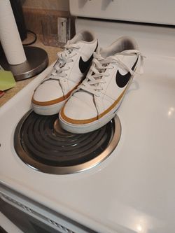 Nike Low-Top Sneakers White and Tan