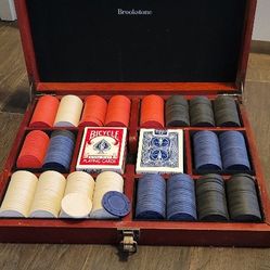 Classic Brookstone Clay Poker Chip Set In Wooden Case. Two Decks Of Playing Cards

