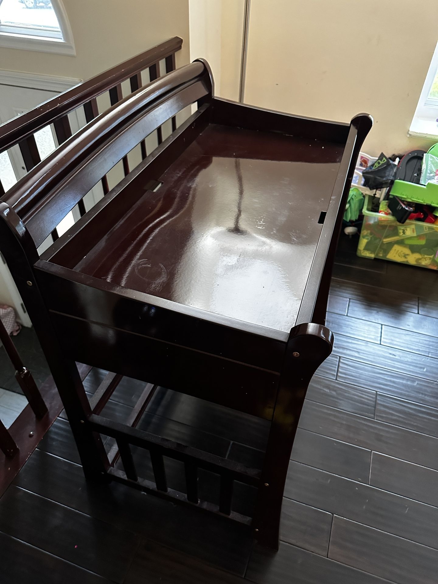 baby changing table…………….