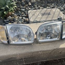 2000-2004 Toyota Tundra Regular/ Access Cab Headlights