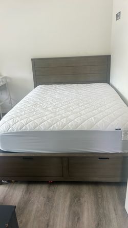 Queen bed frame /with mattress included 140$