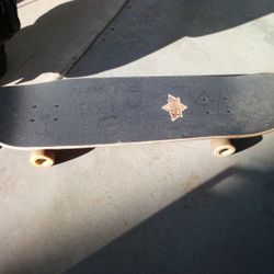 LIKE NEW DUSTER SKATEBOARD 