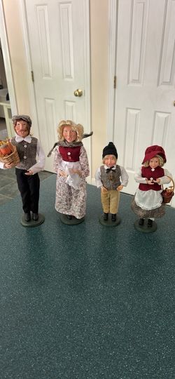 Byers' Choice Caroler Figurines Set of 4
