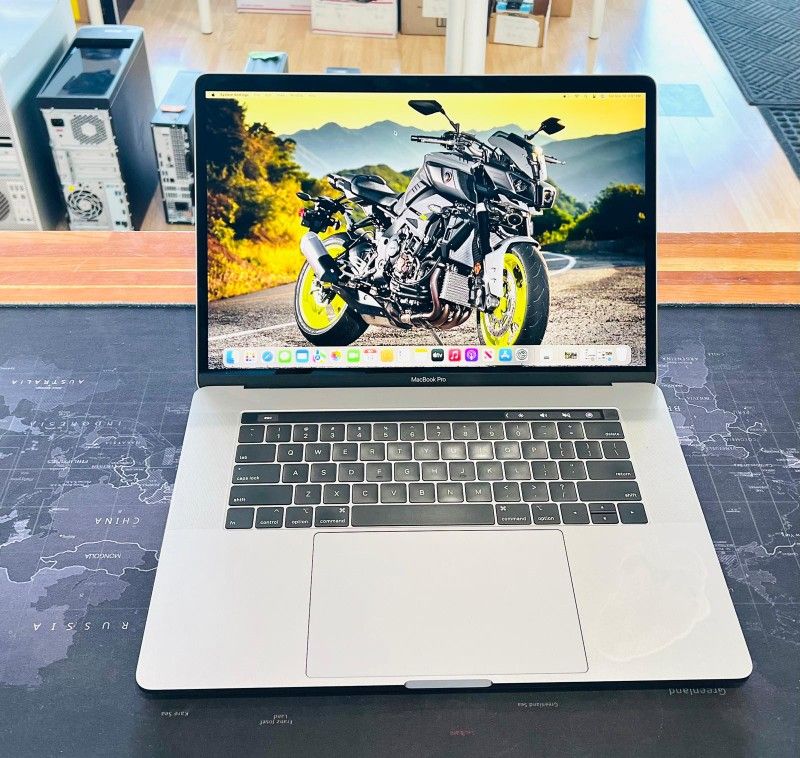 Apple MacBook Pro 15” Retina osx Sonoma Core i9 16GB DDR4