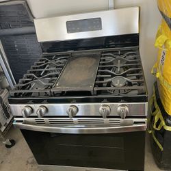 GE Gas Range in Stainless Steel with Griddle